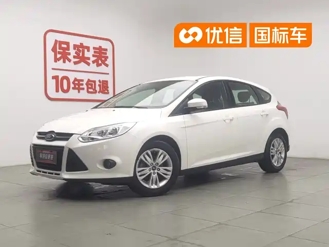 Ford Focus 2012 Hatchback 1.6L Manual Comfort — фото 1