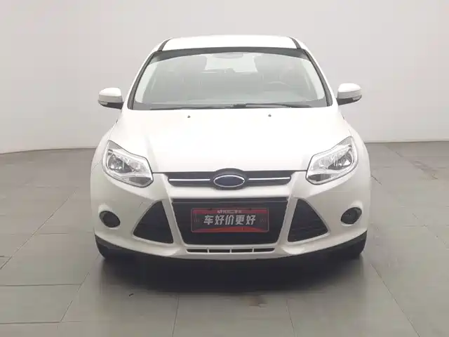 Ford Focus 2012 Hatchback 1.6L Manual Comfort — фото 3
