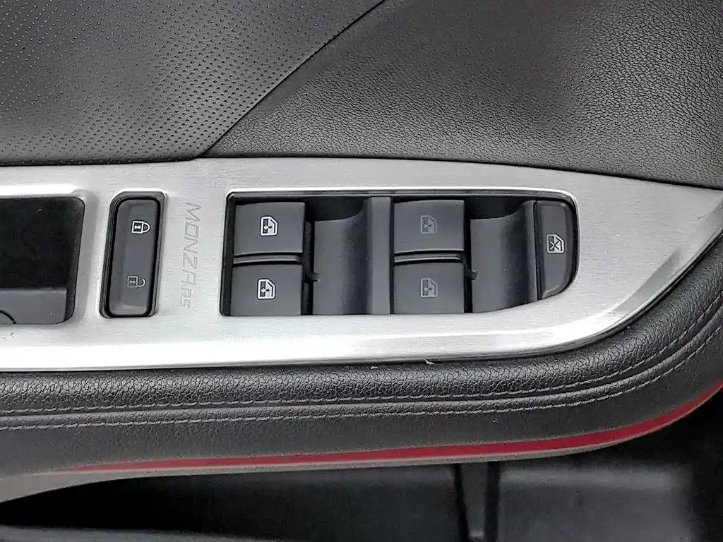 Chevrolet Monza 2019 2019 RS 330T Auto Smooth Edition China VI