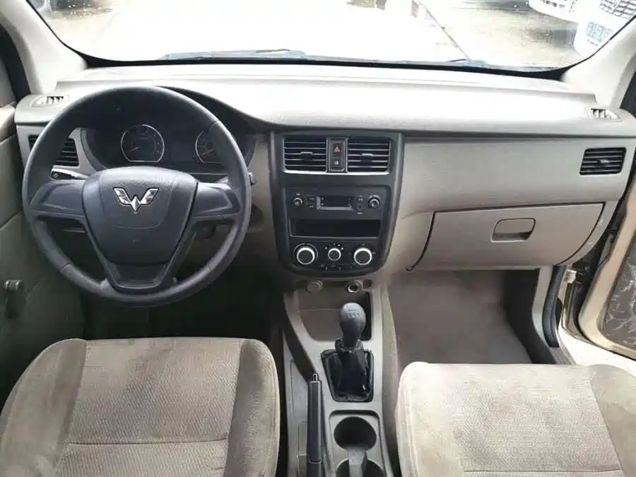 Wuling Motors Wuling Rongguang V 2017 2016 1.5L Standard