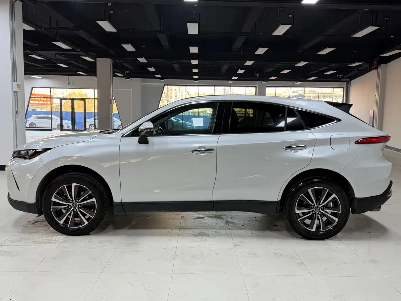 Toyota Lingfang HARRIER 2022 2.0L CVT 2WD Progressive Edition фото 8