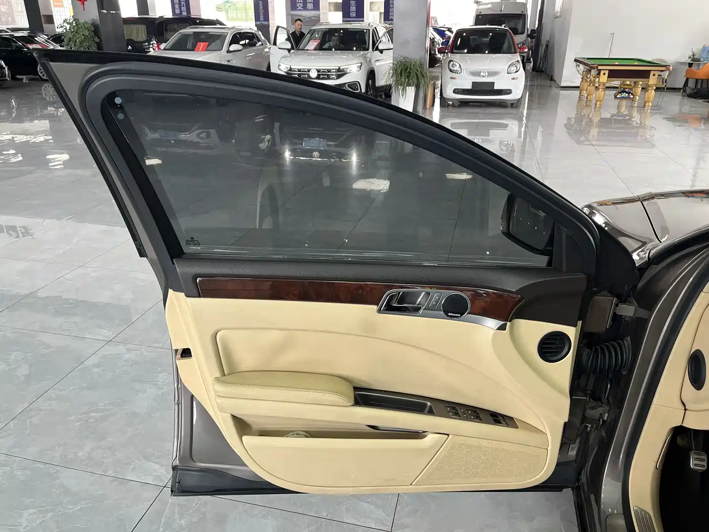 Volkswagen Phaeton 2012 3.0L Executive фото 13