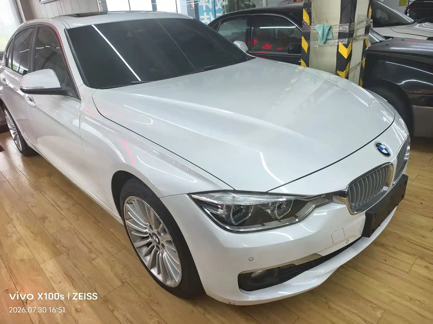 Photo 2 - BMW 3 Series