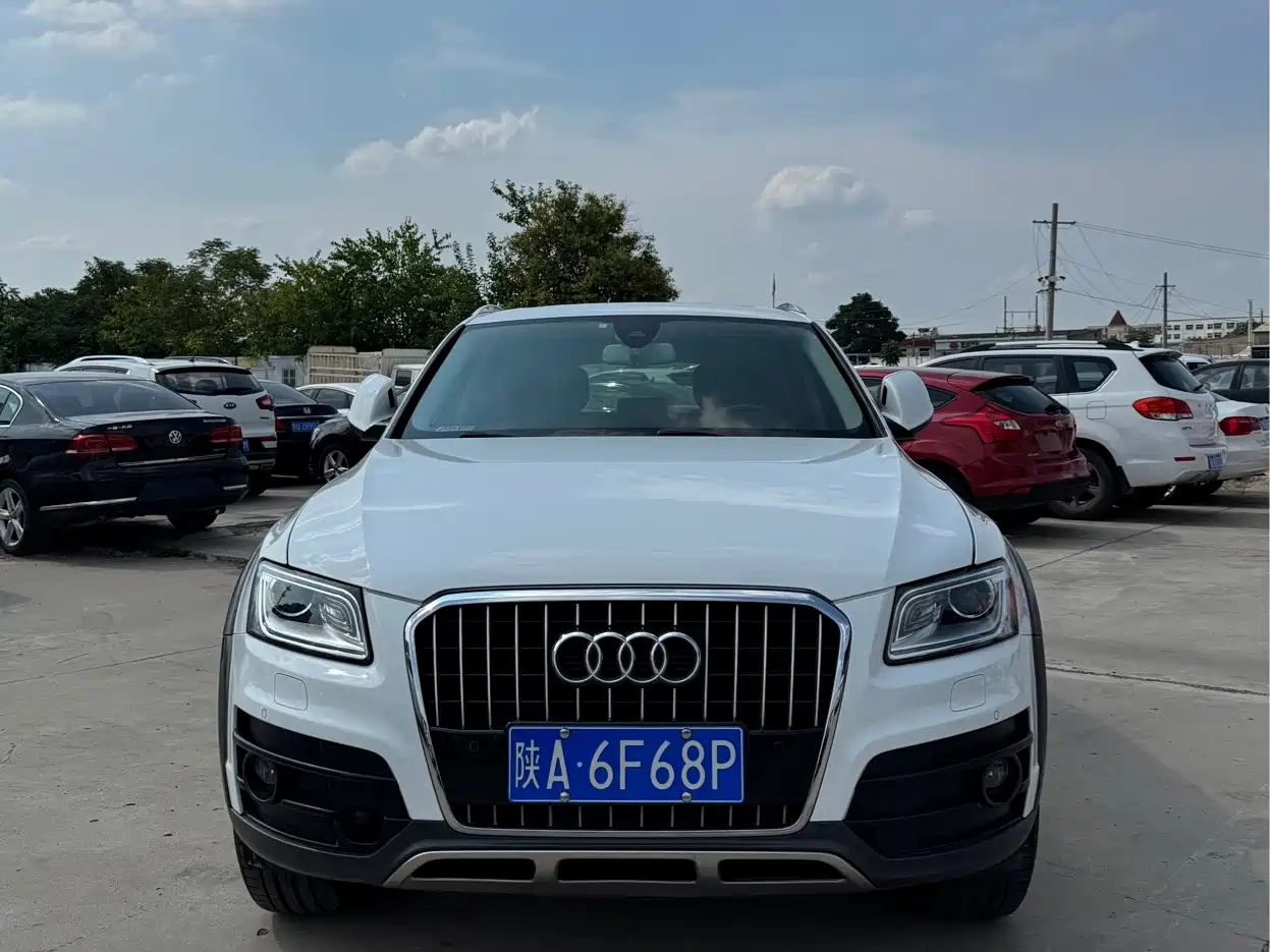 Photo 2 - Audi Q5