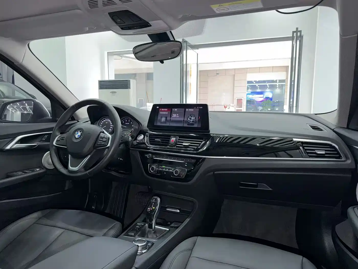 BMW 1 Series 2022 120i M Sport фото 8