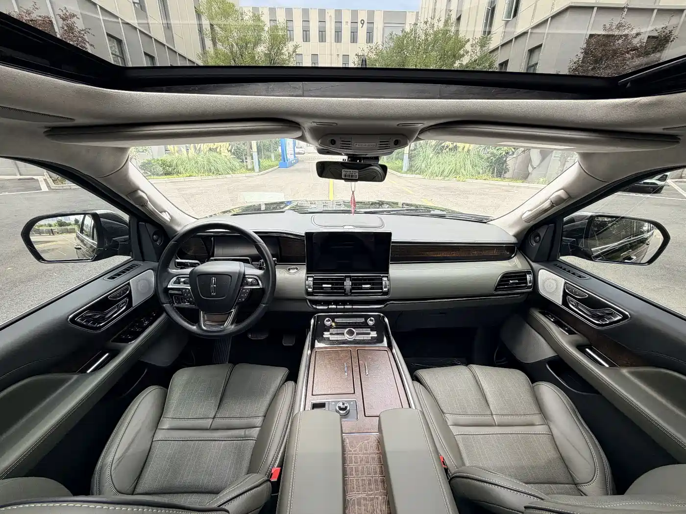 Lincoln Navigator 2023 2022 3.5T Presidential Edition