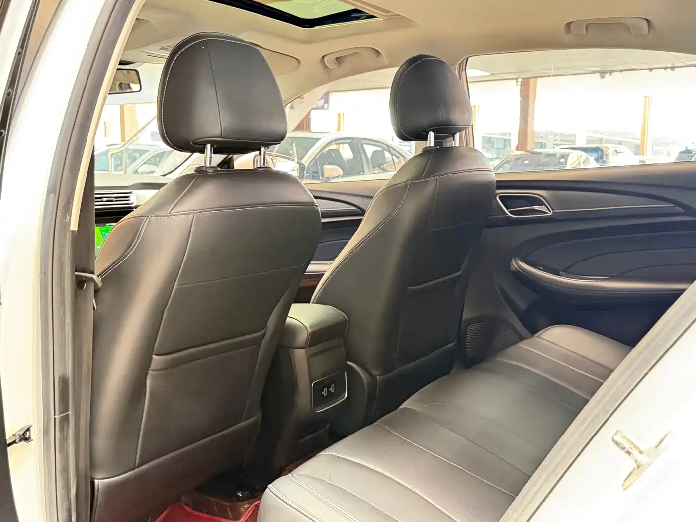 Фото 7 - Roewe i5