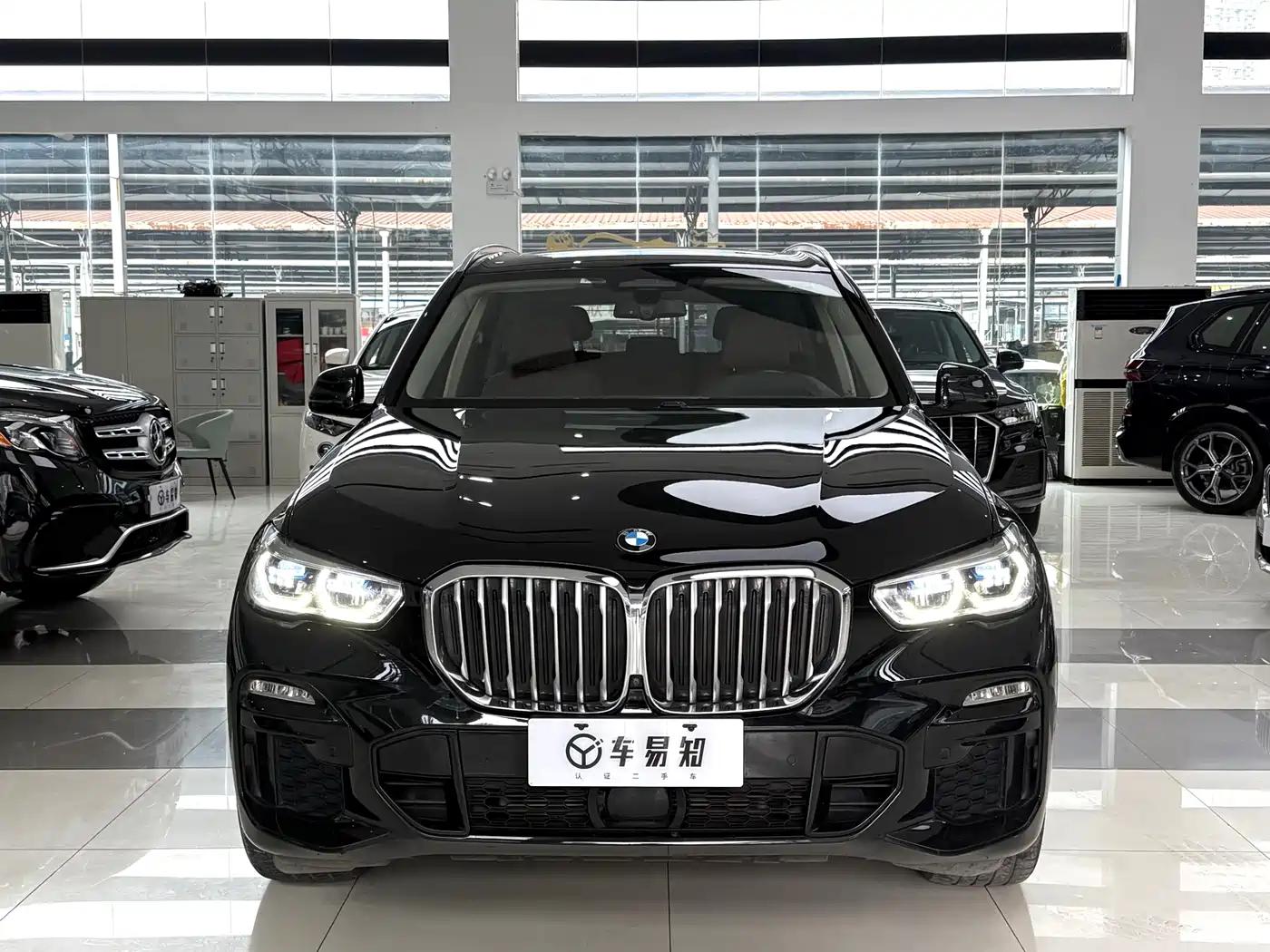 BMW X5 (Import) 2019 xDrive40i Exclusive M Sport Package фото 2