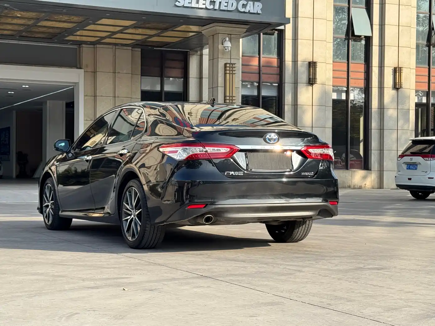 Toyota Camry 2023 Hybrid 2.5HG Luxury Edition фото 8