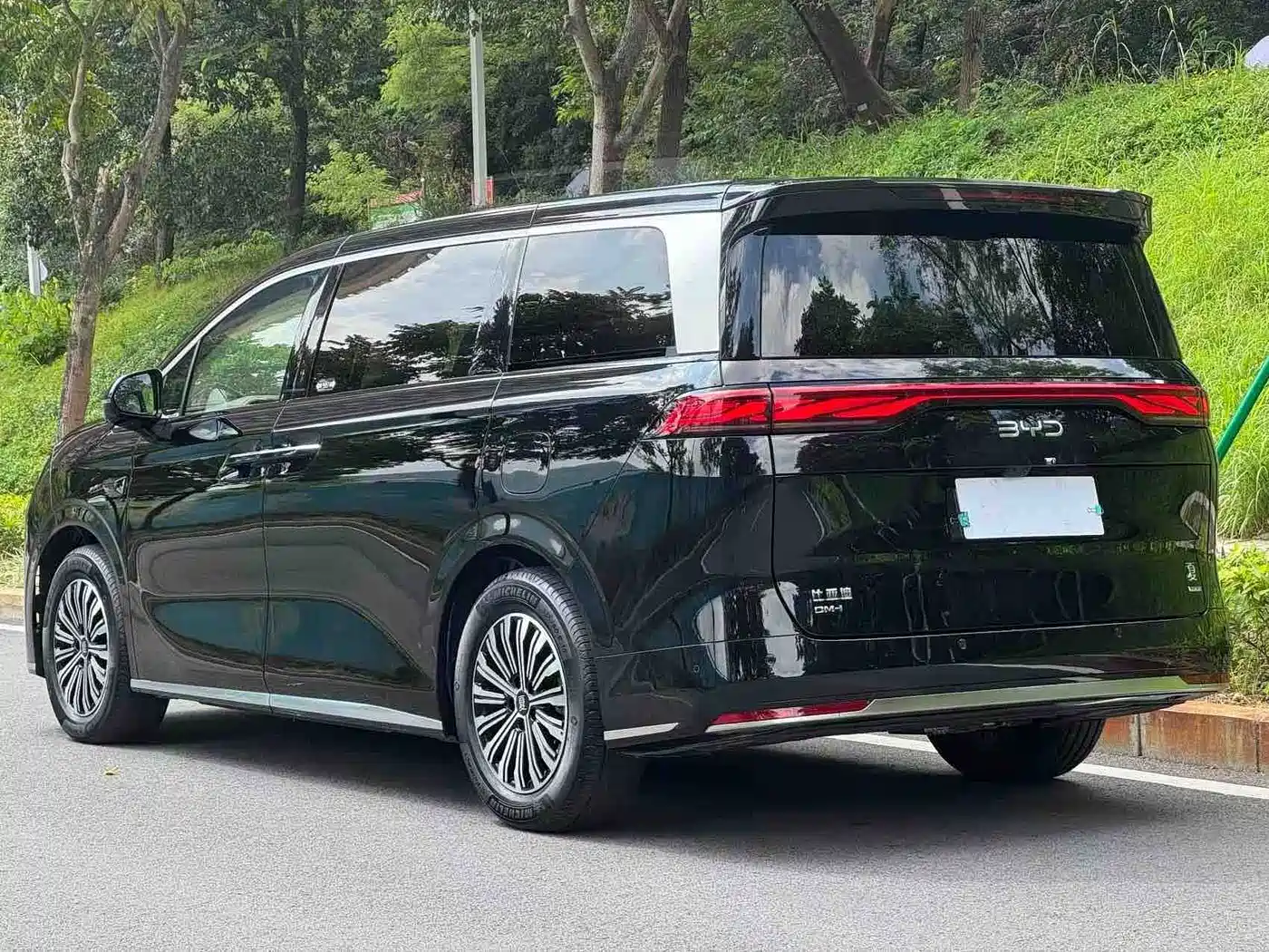 BYD Xia 2025 2025 DM-i 1.5T 180km Surpass Edition