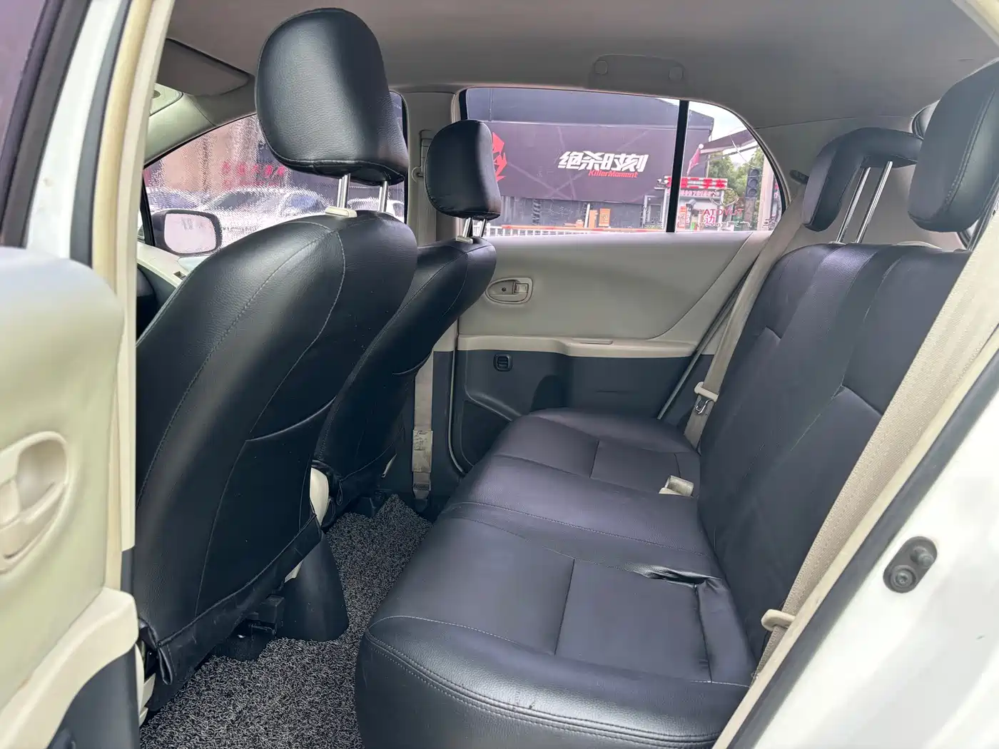 Toyota Yaris 2011 1.6E Auto Charm Edition фото 7
