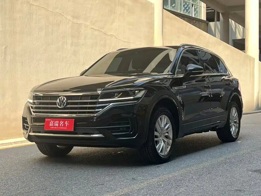 Фото 1 - Volkswagen Touareg