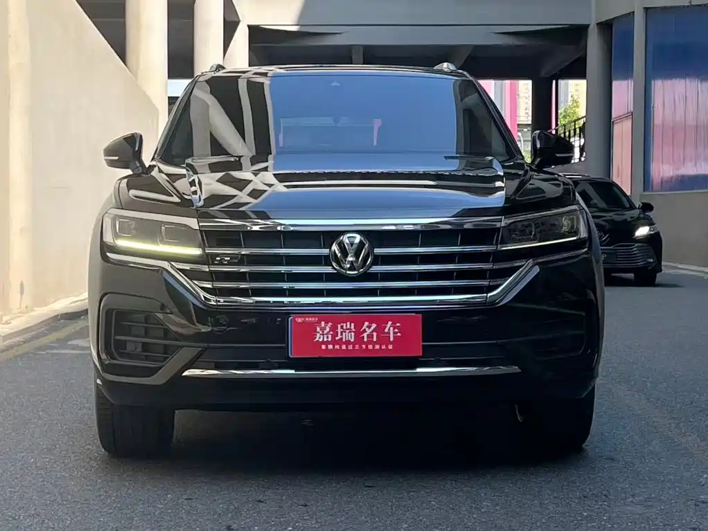 Фото 2 - Volkswagen Touareg