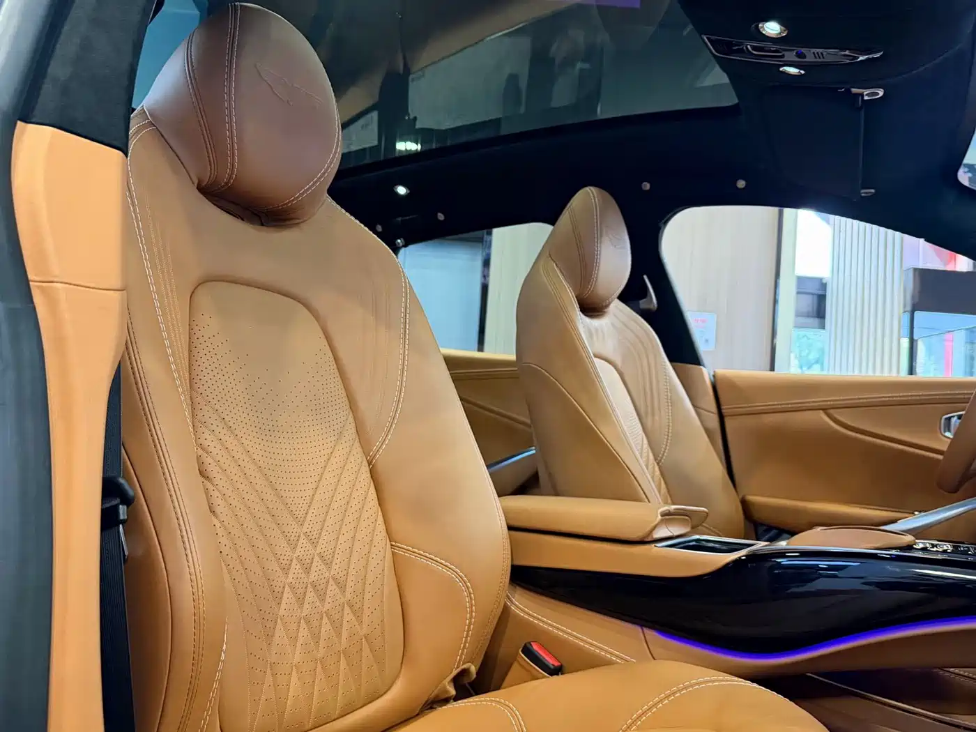 Aston Martin DBX 2023 2023 3.0T STRAIGHT-SIX