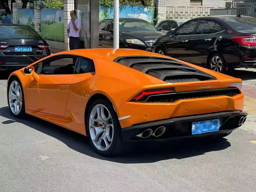 Фото 3 - Lamborghini Huracán