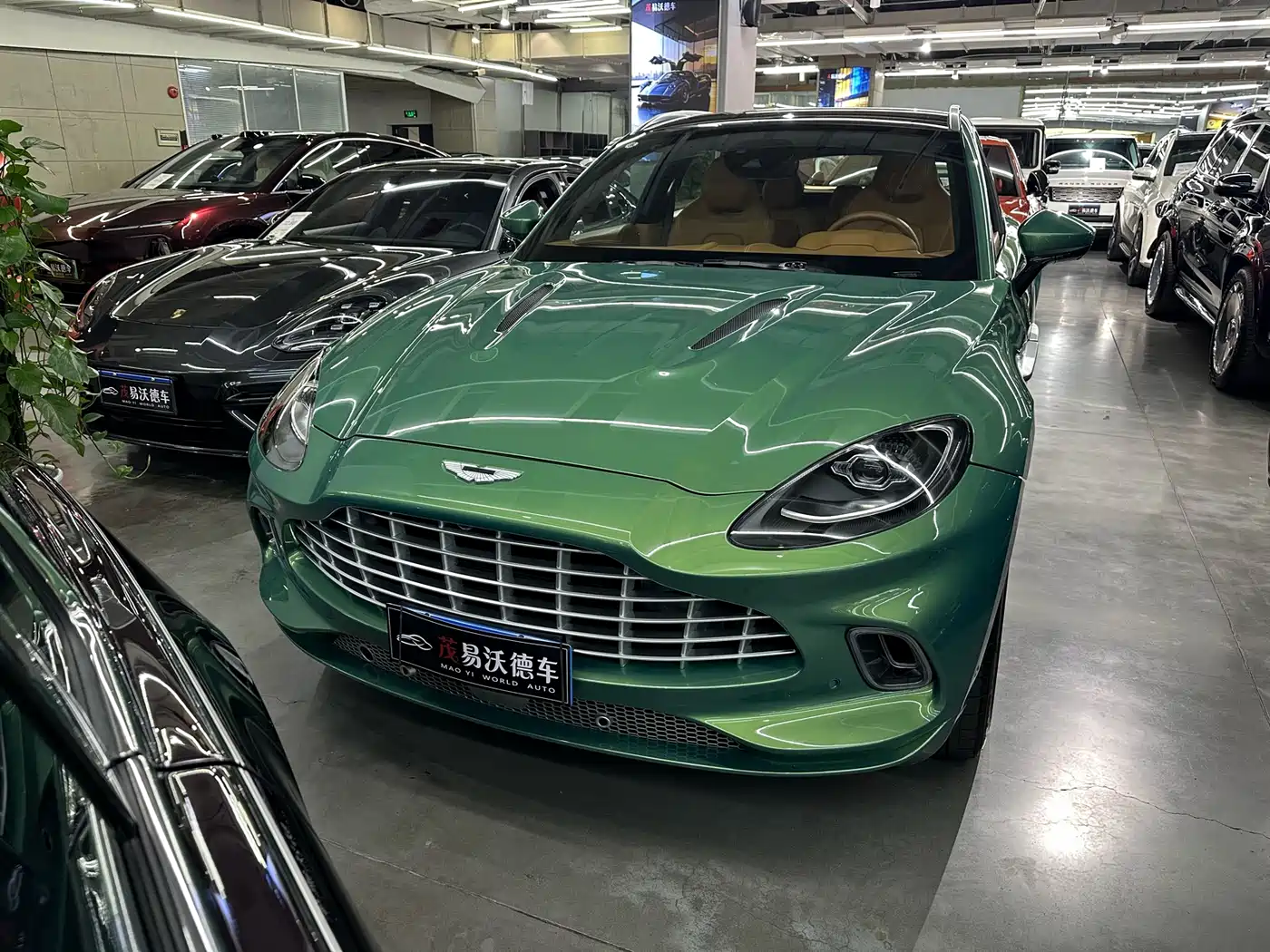 Aston Martin DBX 2023 2023 3.0T STRAIGHT-SIX