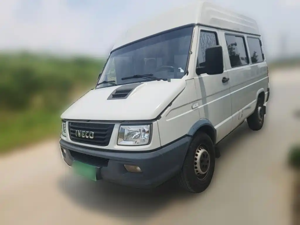 Iveco Daily 2020 2020 Model 2.5T A35 Bus Single-Tire Medium Roof 5-9 Seats China V