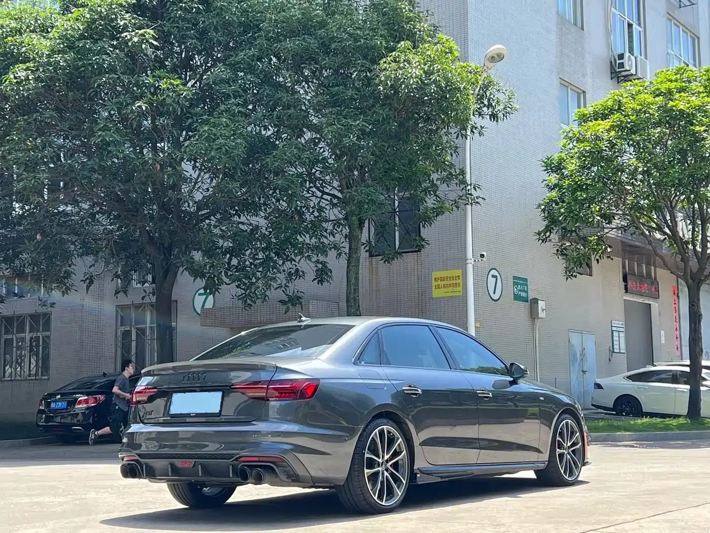 Фото 9 - Audi A4L