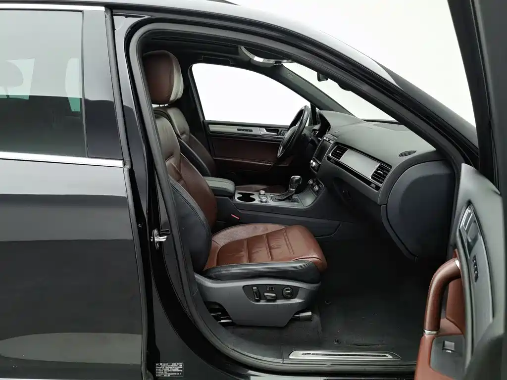 صورة 23 - Volkswagen Touareg