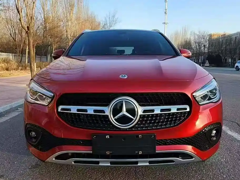 MERCEDES-BENZ GLA