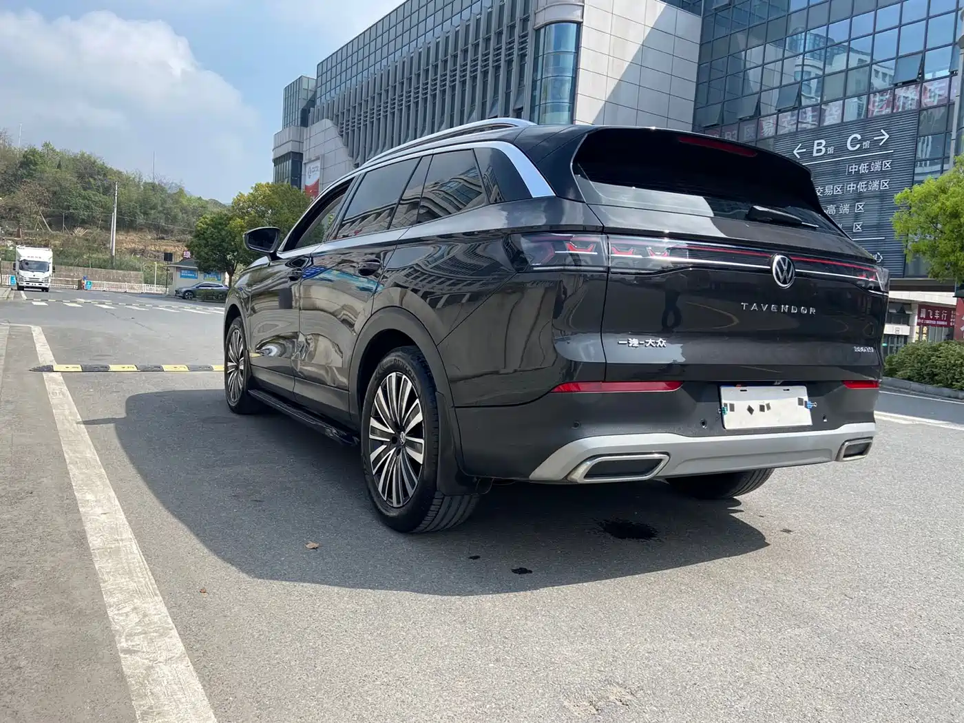 Volkswagen Talagon 2023 330TSI Luxury Touring Edition фото 5