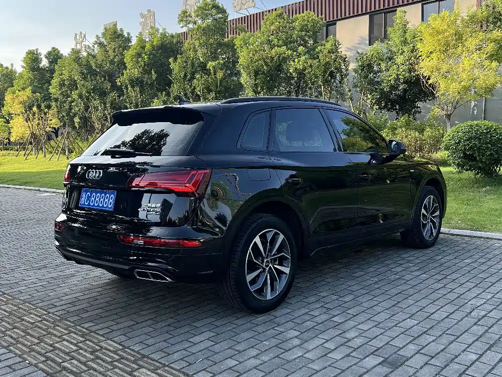 Фото 9 - Audi Q5L