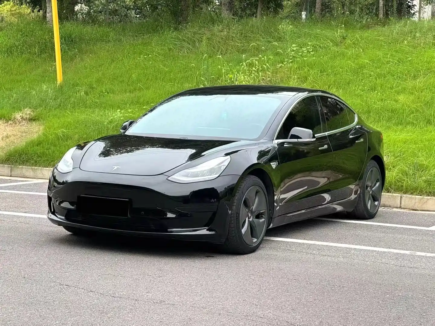 Фото 1 - Tesla Model 3