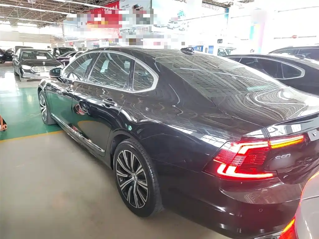 VOLVO S90