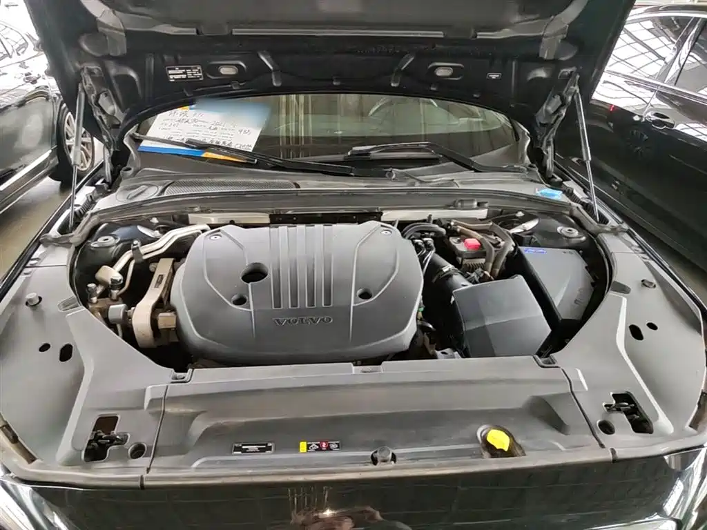 VOLVO S90