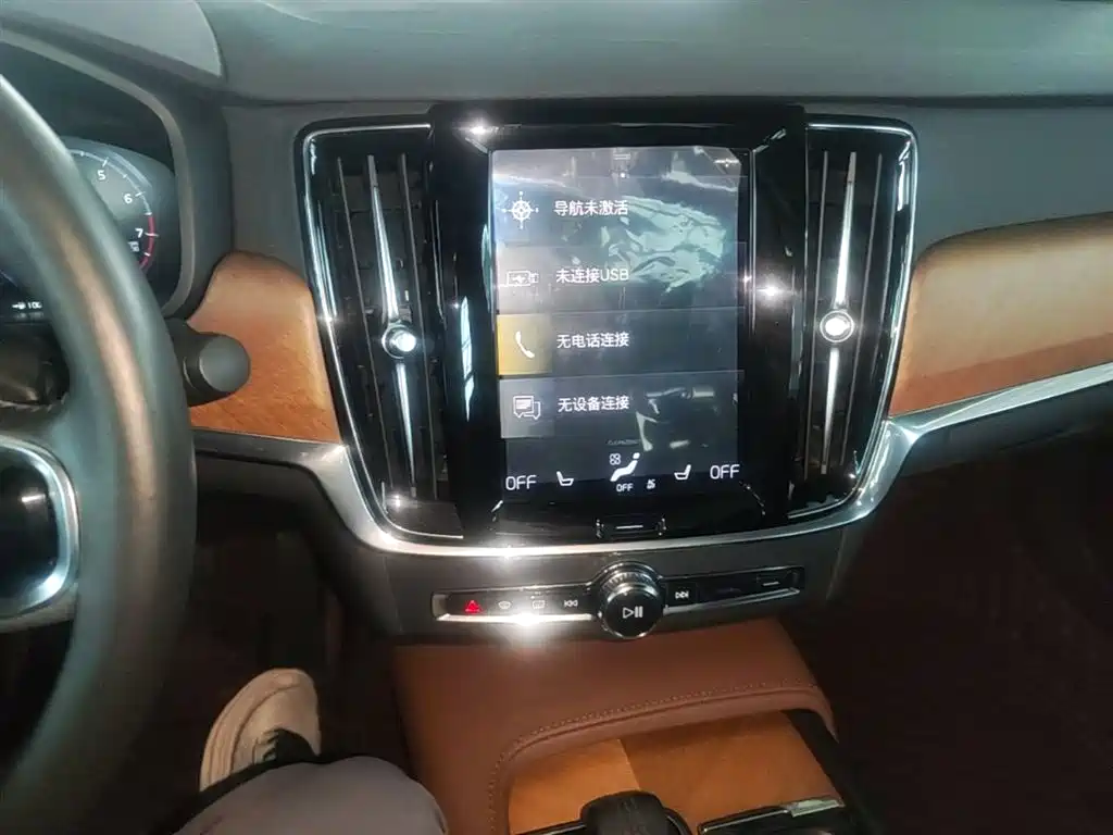 VOLVO S90