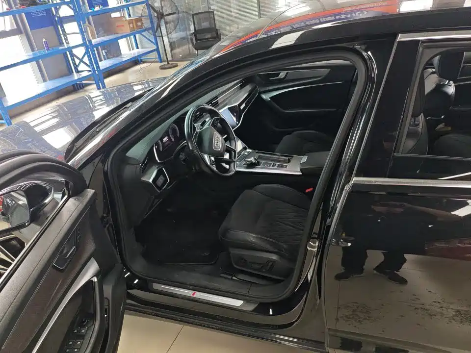 Фото 3 - Audi A6L