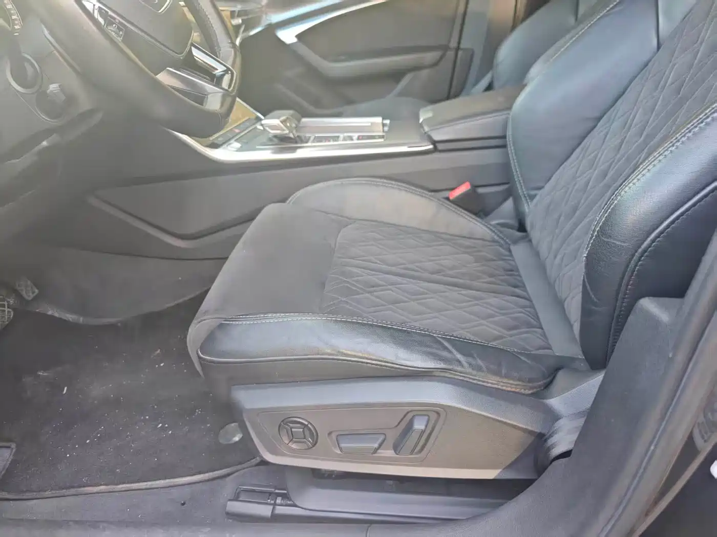 Фото 8 - Audi A6L