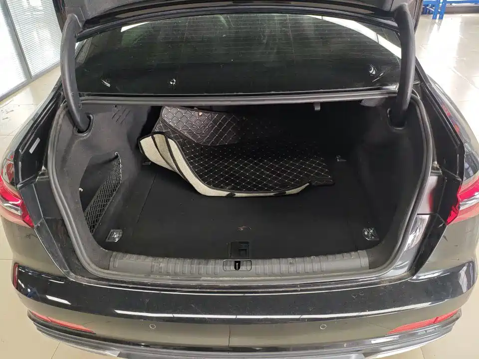 Фото 7 - Audi A6L