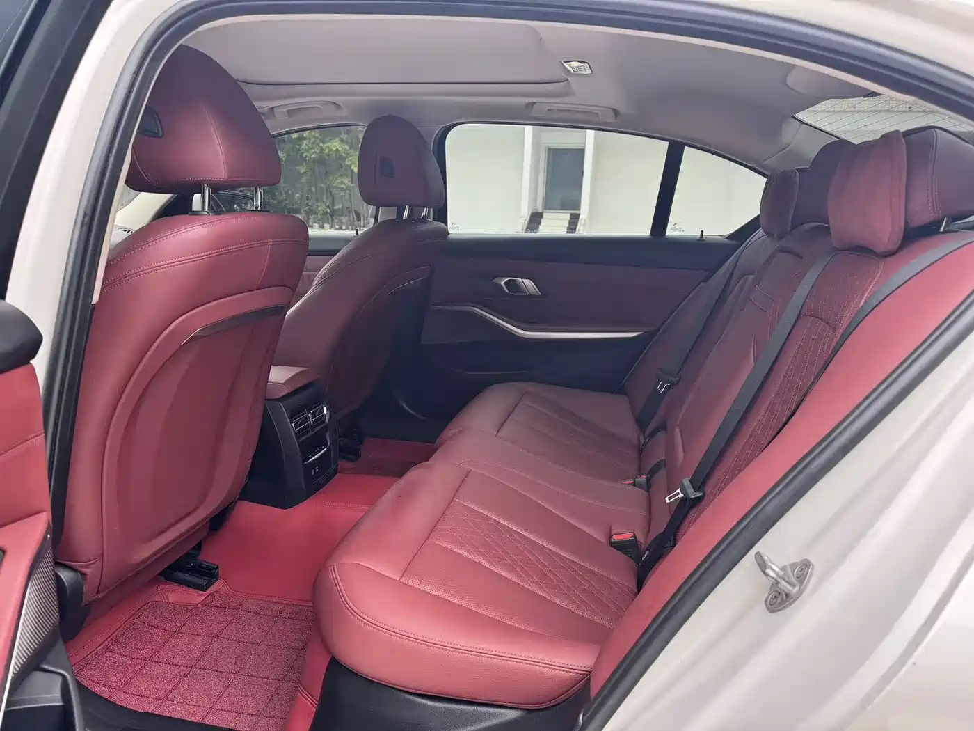 BMW 3 Series 2024 325i M Sport Shadowline Package фото 5