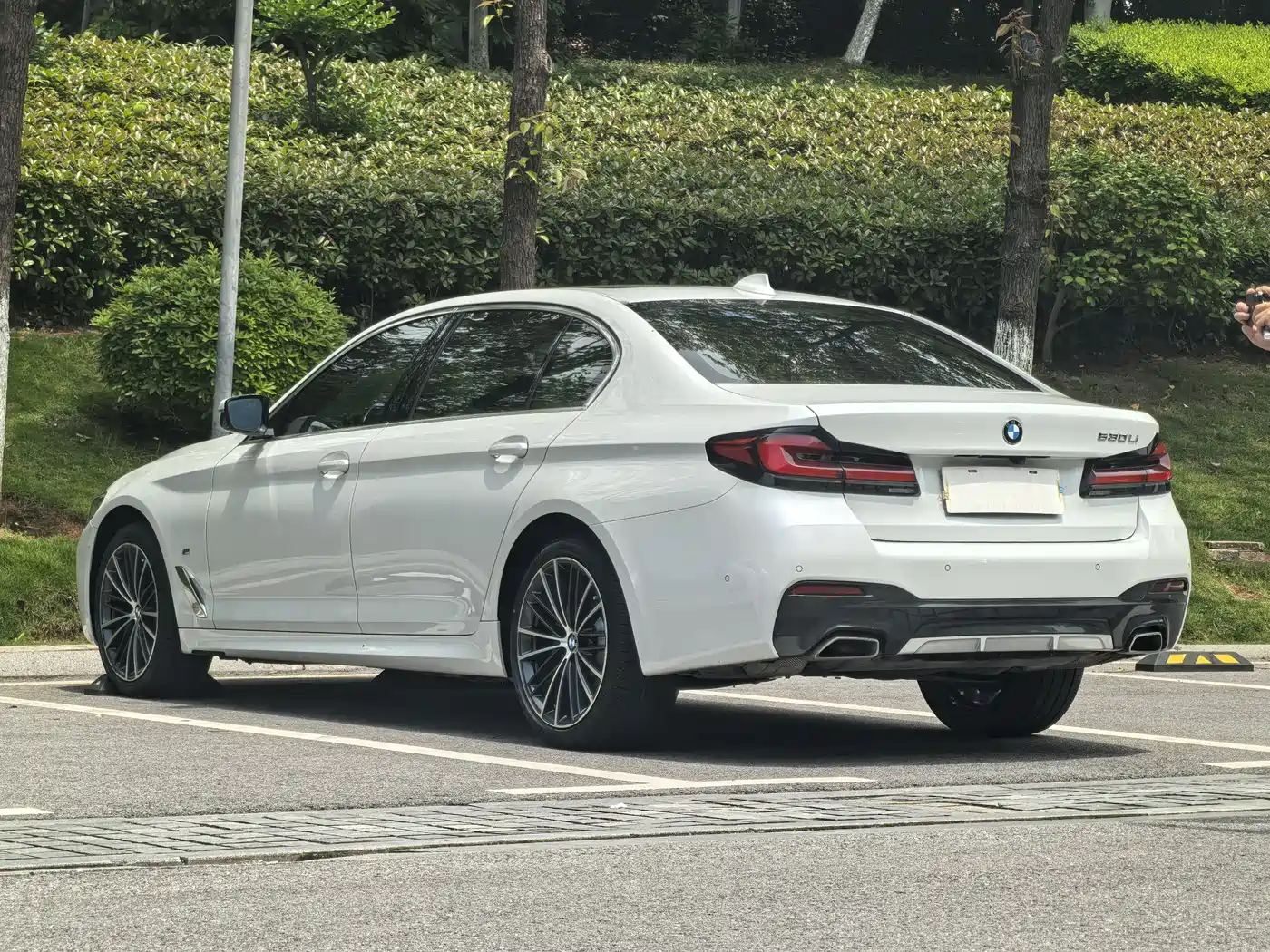 BMW 5 Series 2023 530Li Leading M Sport Package фото 13