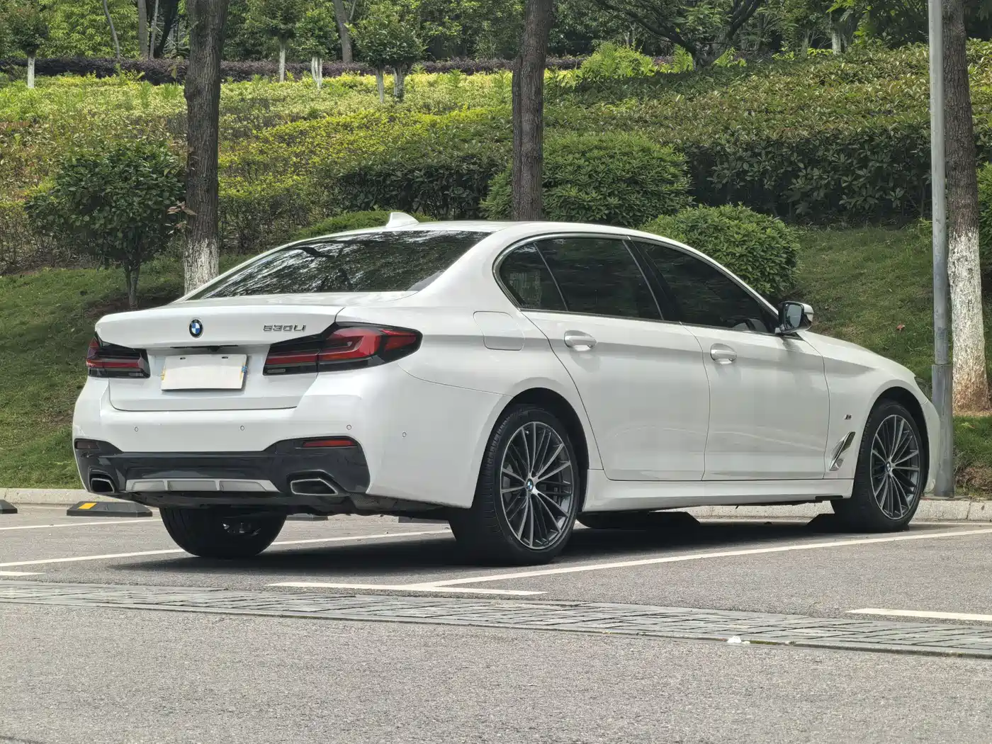 BMW 5 Series 2023 530Li Leading M Sport Package фото 15