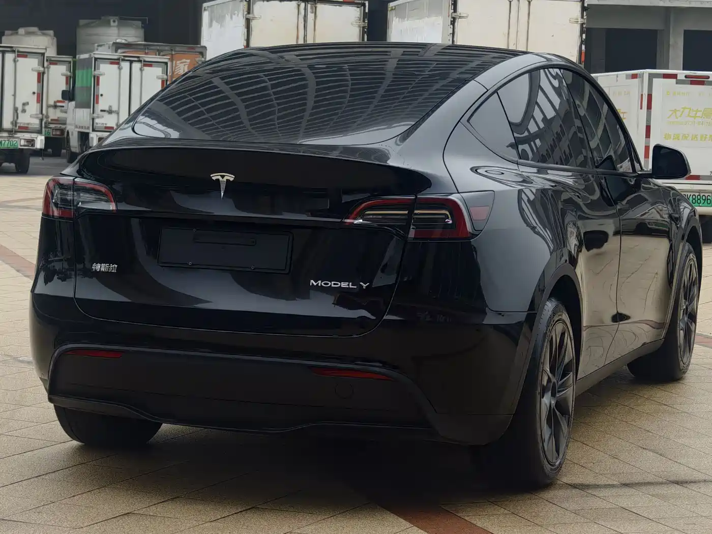 TESLA MODEL Y