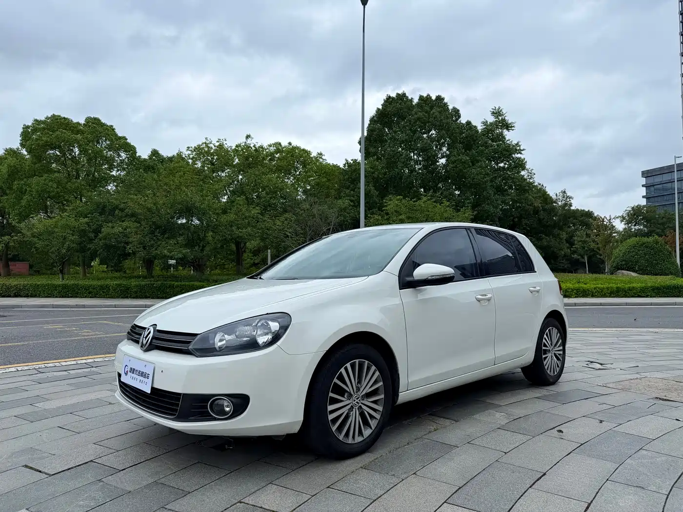 Фото 1 - Volkswagen Golf