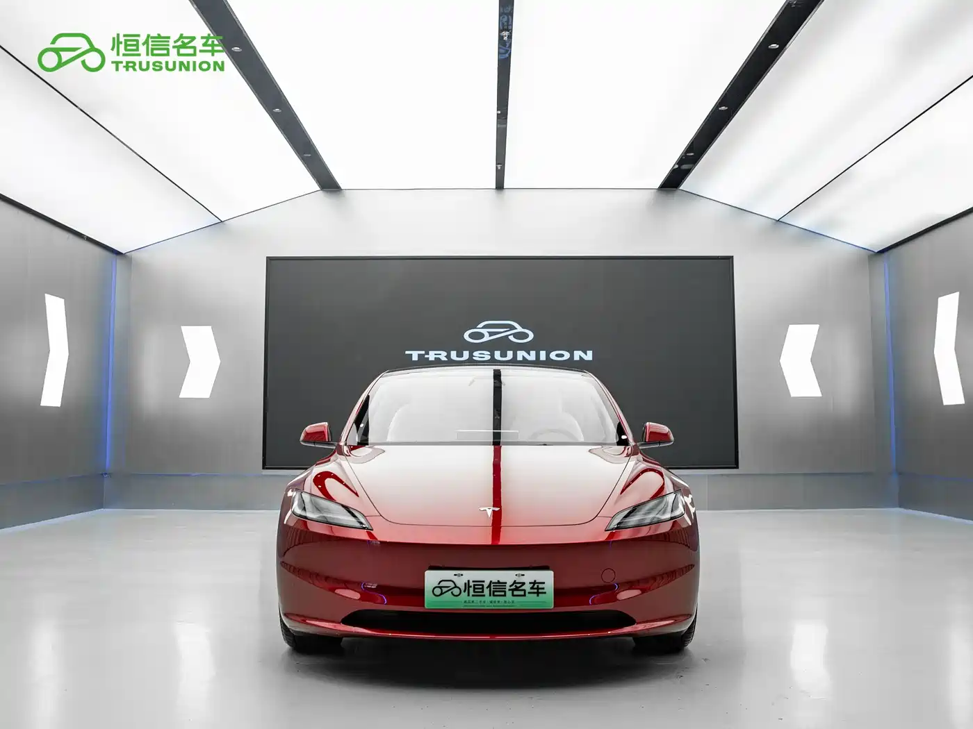Фото 2 - Tesla Model 3