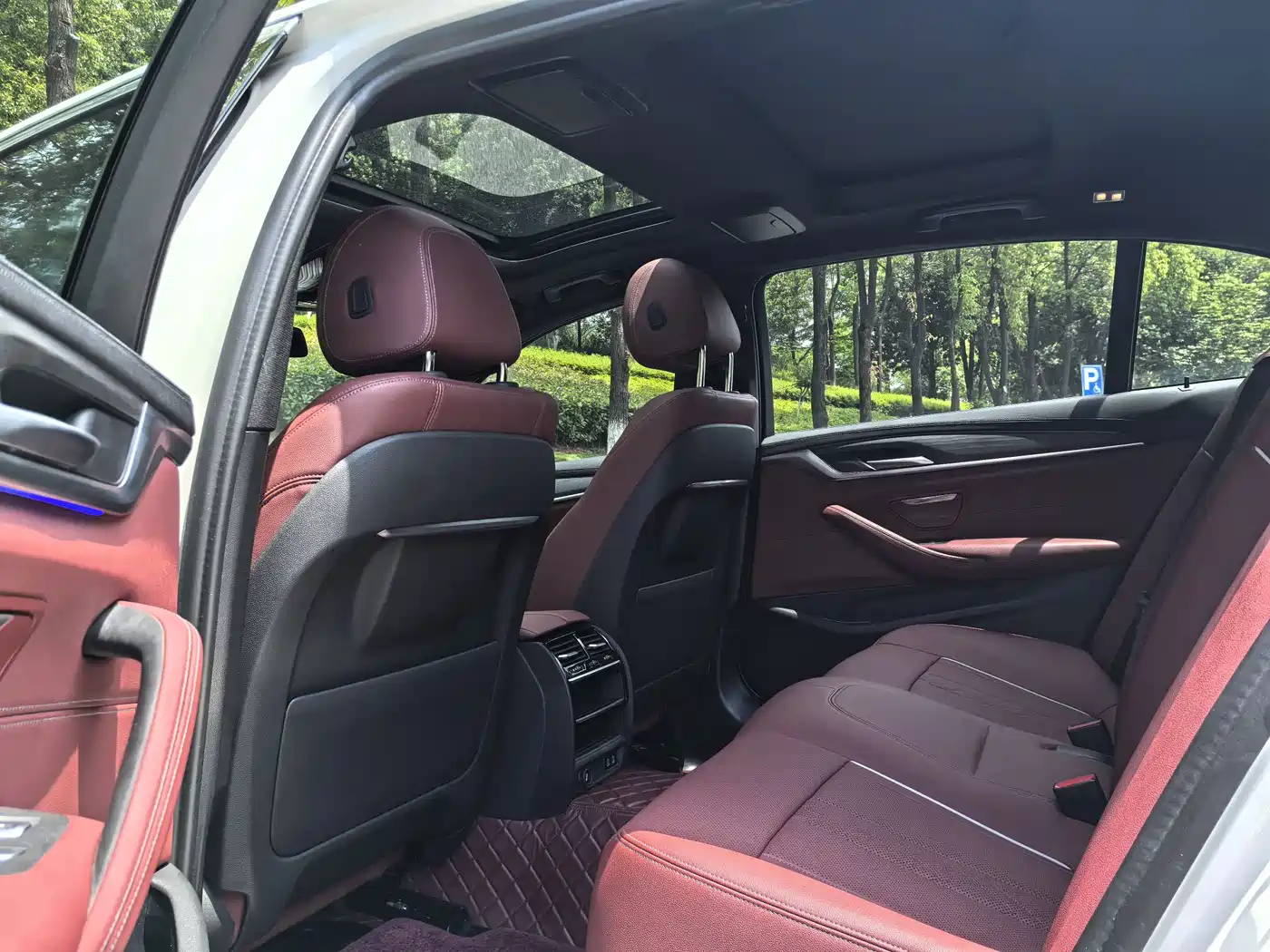 BMW 5 Series 2023 530Li Leading M Sport Package фото 9
