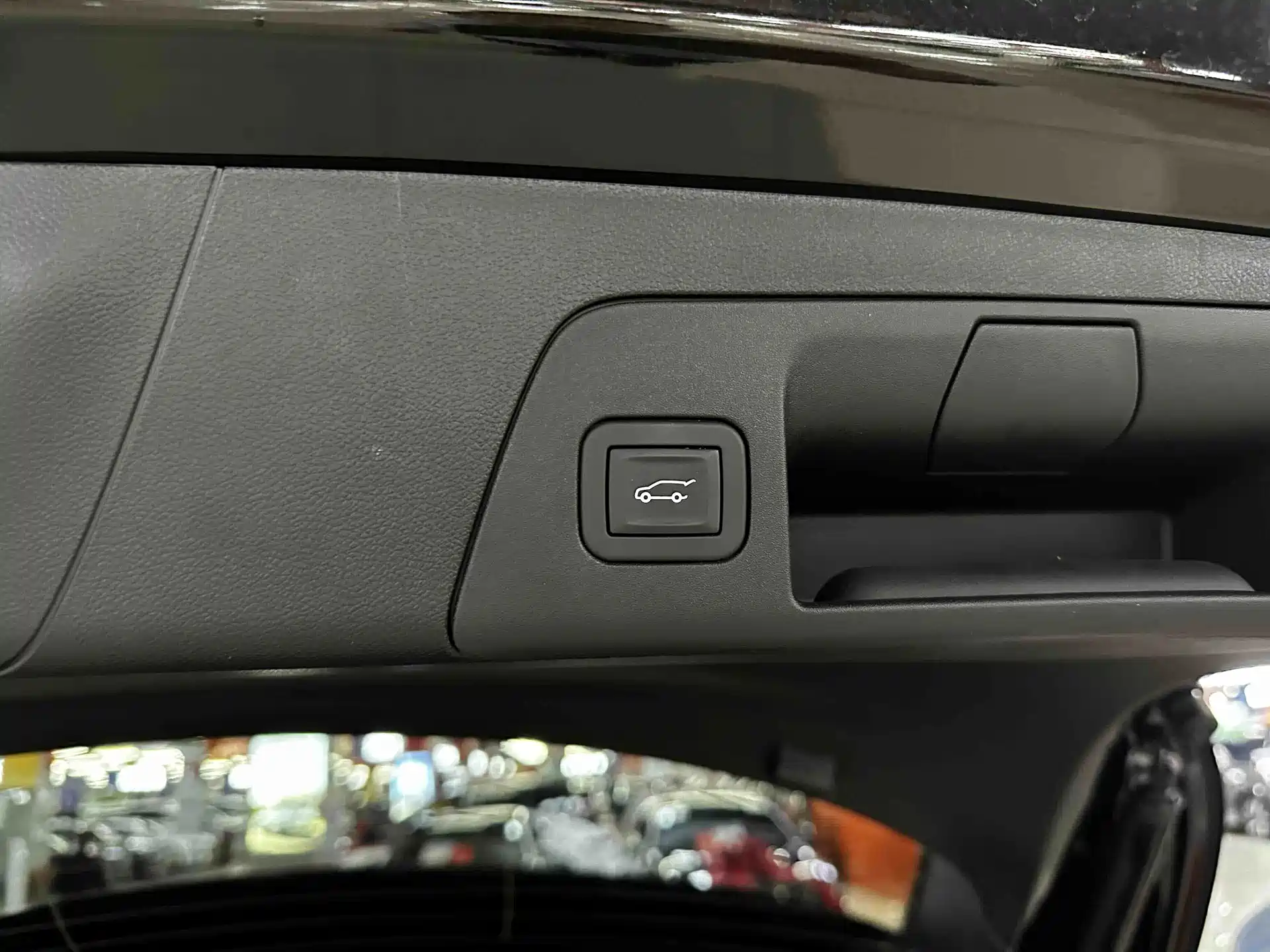 Photo 14 - Buick Envision S