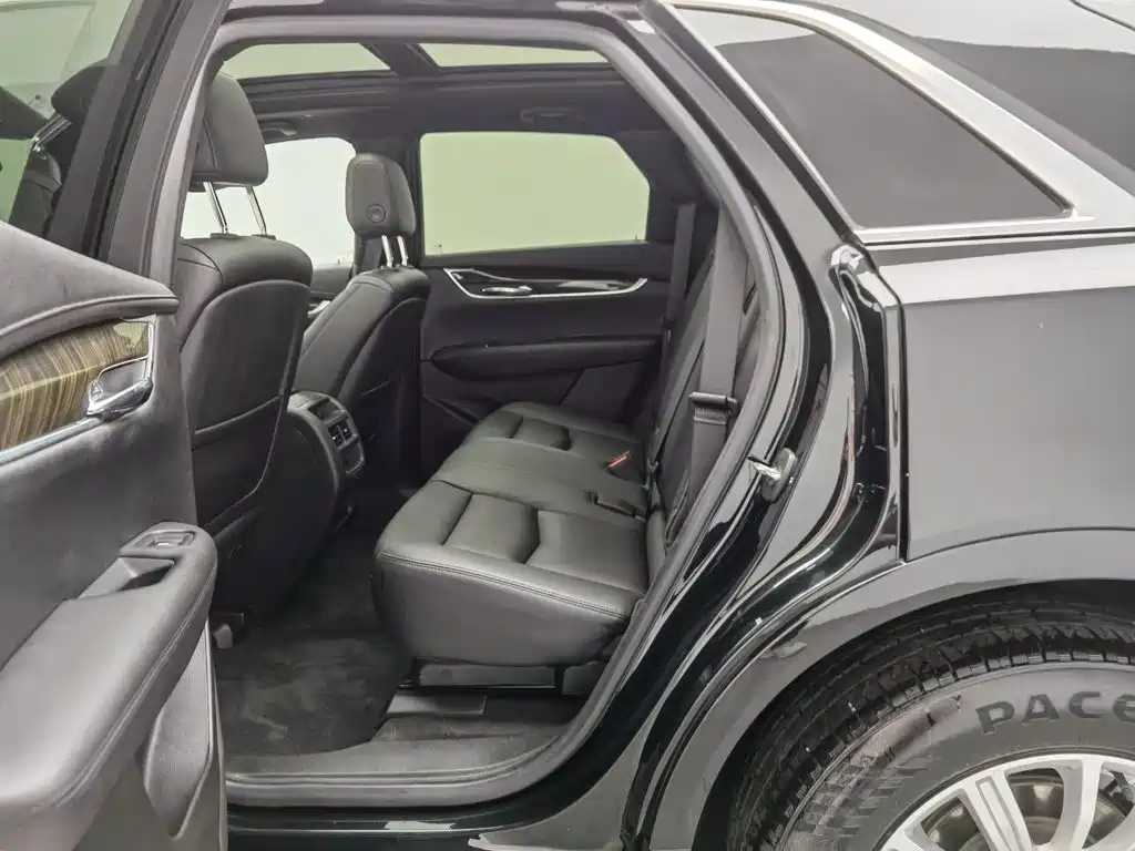 Photo 15 - Cadillac XT5