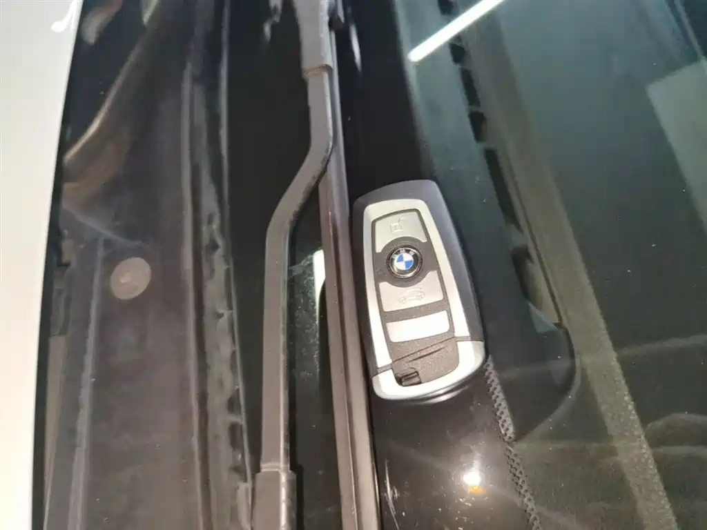 BMW 1 Series (Import) 2013 Facelift 118i Sport Model фото 9