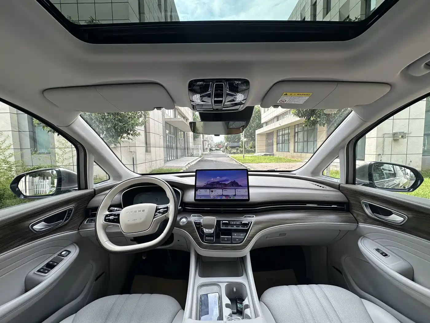 Roewe iMAX8 EV 2024 2025 1.5T DMH Land Luxury Edition