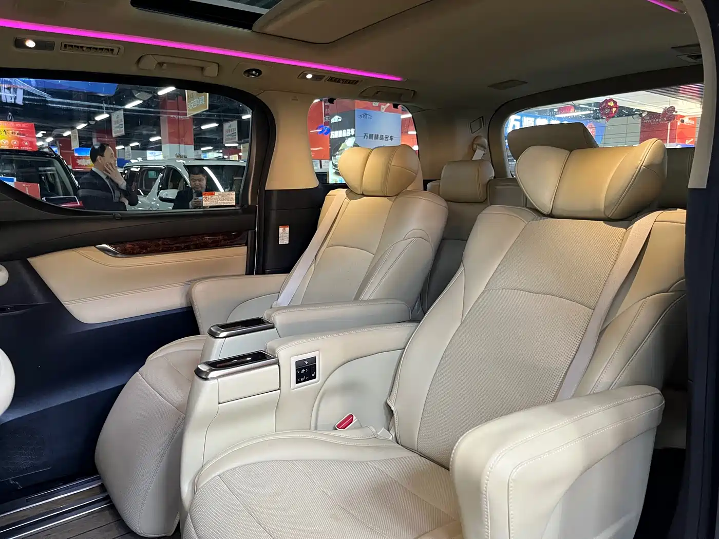 Toyota Alphard 2018 Facelift 3.5L Luxury Edition фото 10