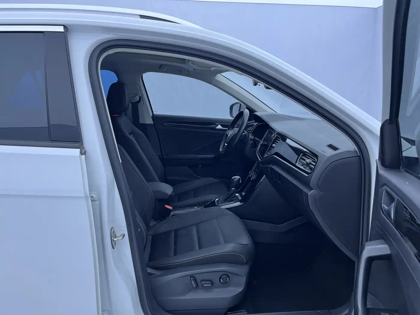 VOLKSWAGEN T ROC EXPLORING SONGS