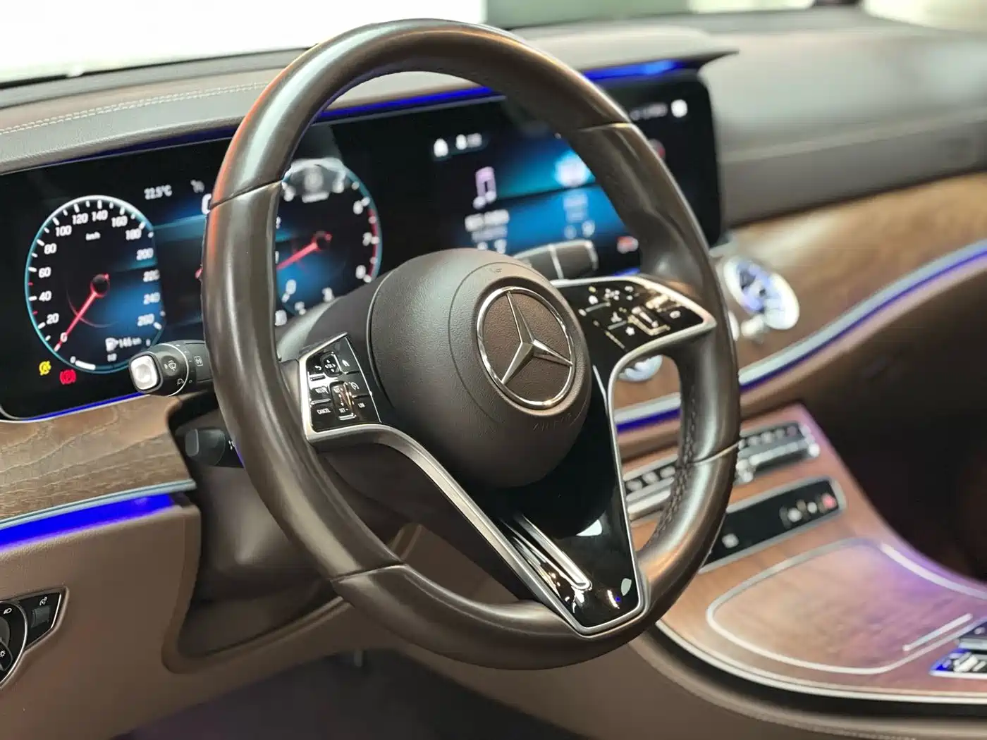 MERCEDES-BENZ E CLASS