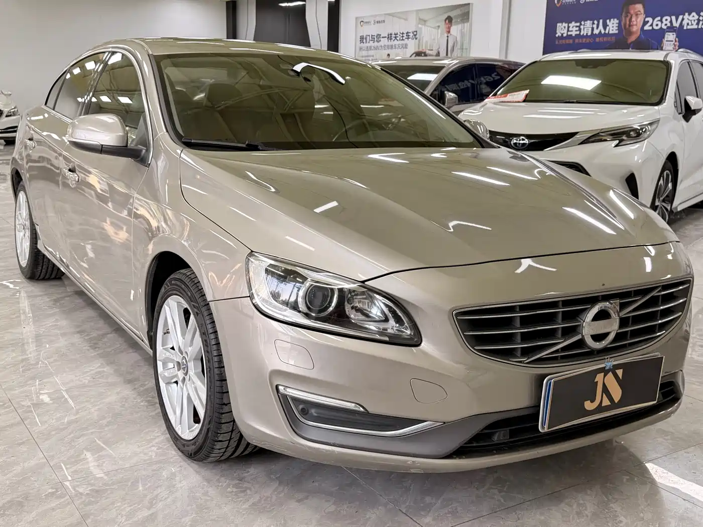 Фото 2 - Volvo S60