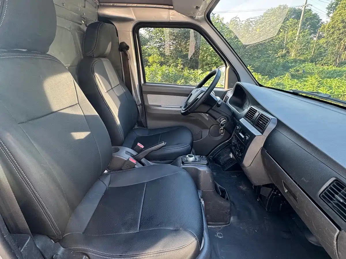 Фото 7 - Wuling Motors Wuling EV50