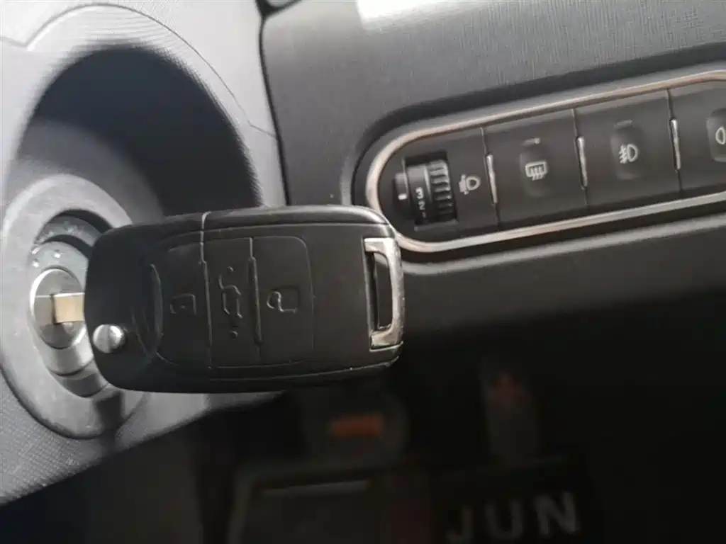 BAOJUN E100